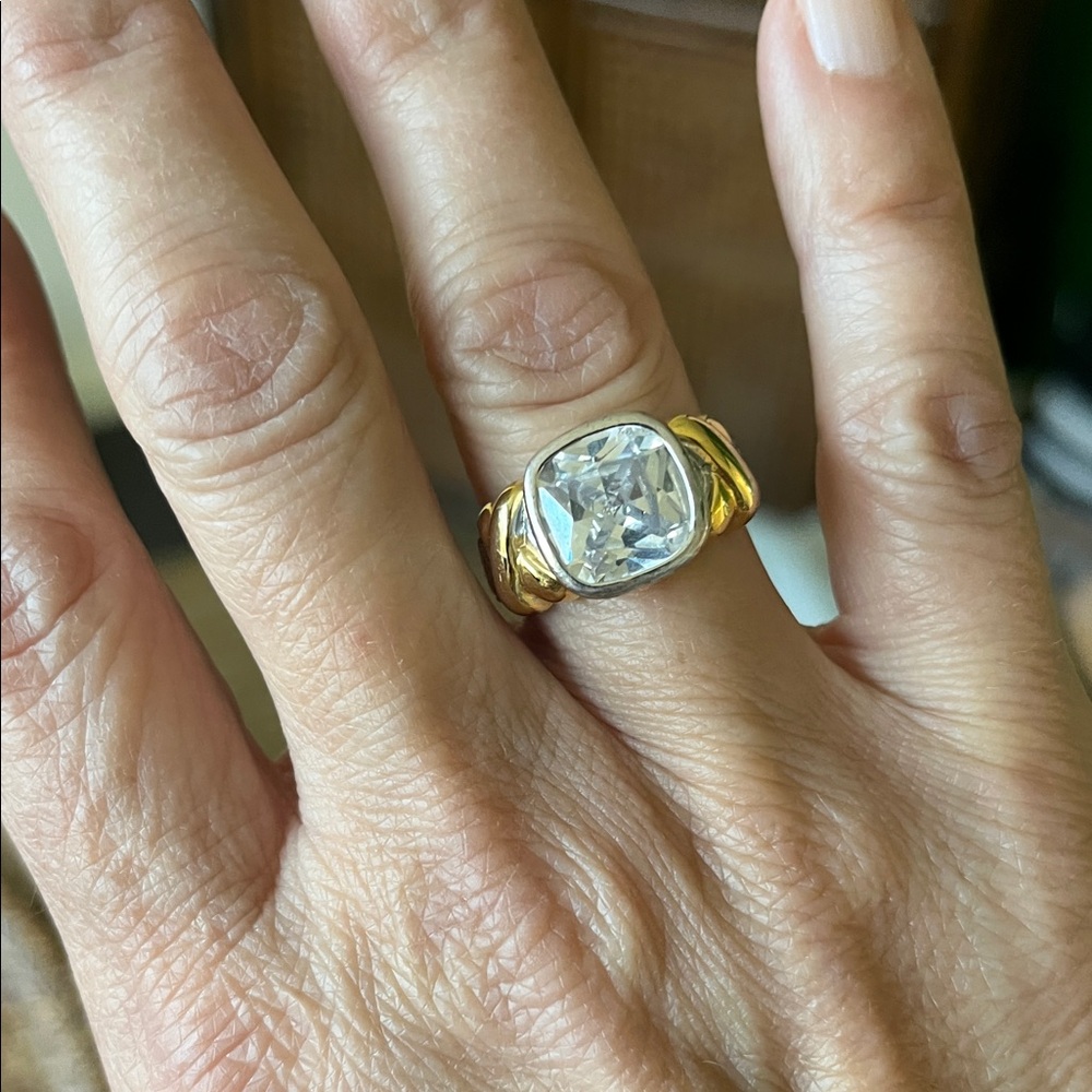Elegant Gold and Silver Women's Ring